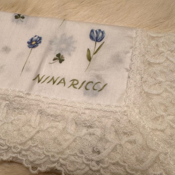 Nina Ricci Blue & White Floral Hot Air Baloon White Lace Handkerchief - Picture 2 of 4
